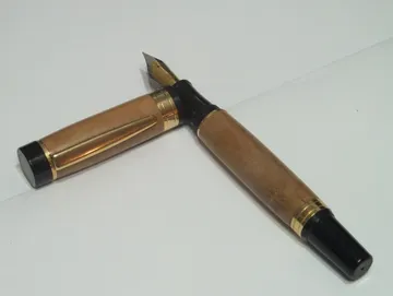 El Grande fountain pen turned from hardwood with 24kt gold trim