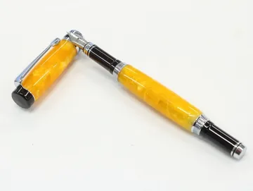 Classic style fountain pen in AC16 resin with chrome trim