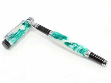 Classic style fountain pen in IA46 resin with chrome trim