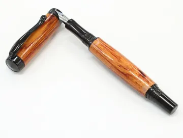 Diamond knurl fountain pen in hardwood with black chrome trim