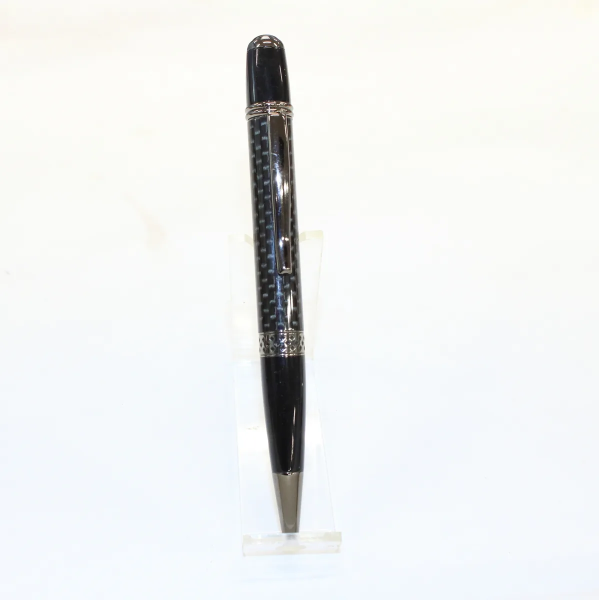 Mesa style pen with gun metal trim and a carbon fiber barrel